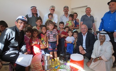 A joint team from CSI & HHRO delivering aid to IDPs from Mosul, Hamdaniya … 