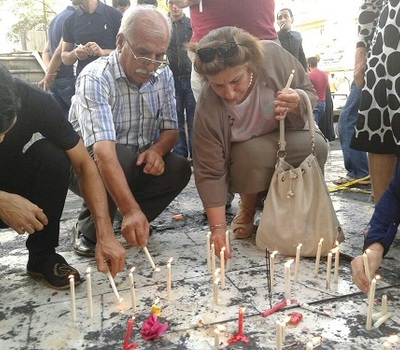 	وفد من منظمة حمورابي لحقوق الإنسان يزور موقع جريمة الكرادة ويشعل الشموع ويرفع الصلوات على أرواح الشهداء